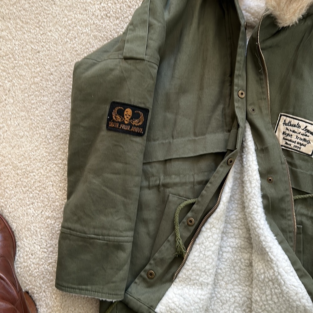 Ladies Coat - Picture 3 of 4